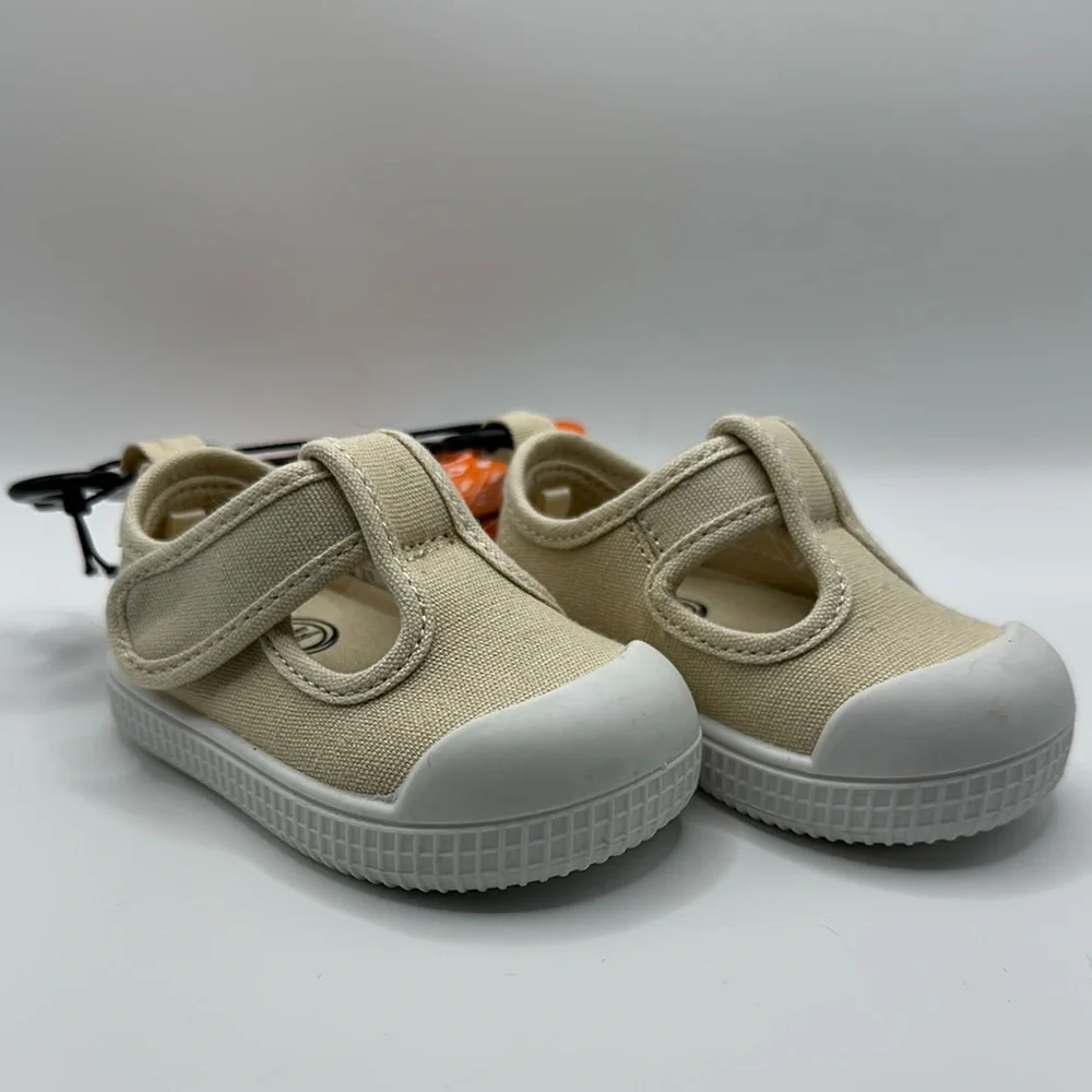 Kids (baby) size 2 Cream Canvas Shoes